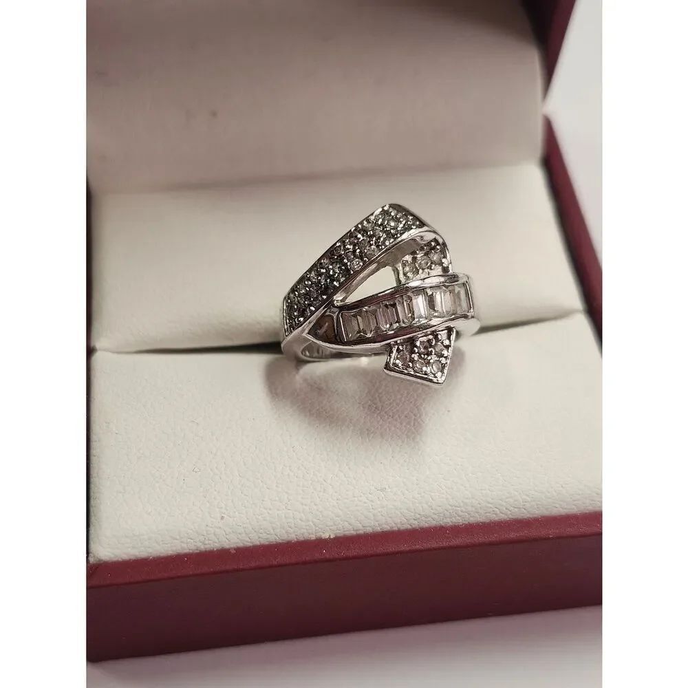 Silver Crystal Crossover Ring - Elegant Women's Fashion Band Size 5